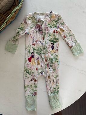 Posh Peanut Snow White Footie